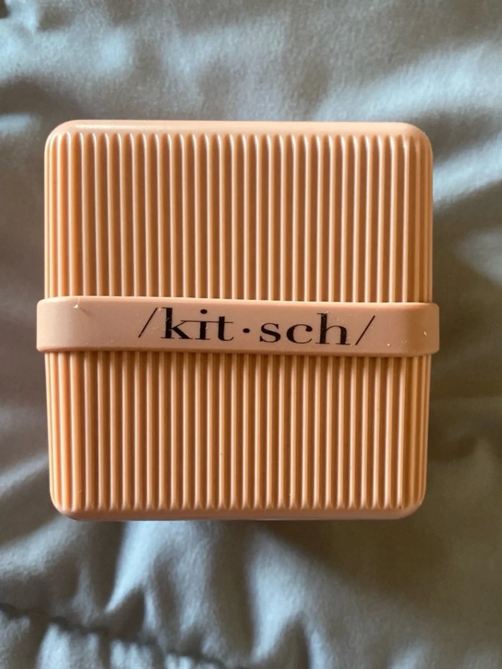 Kitsch bar shampoo travel case in Blush